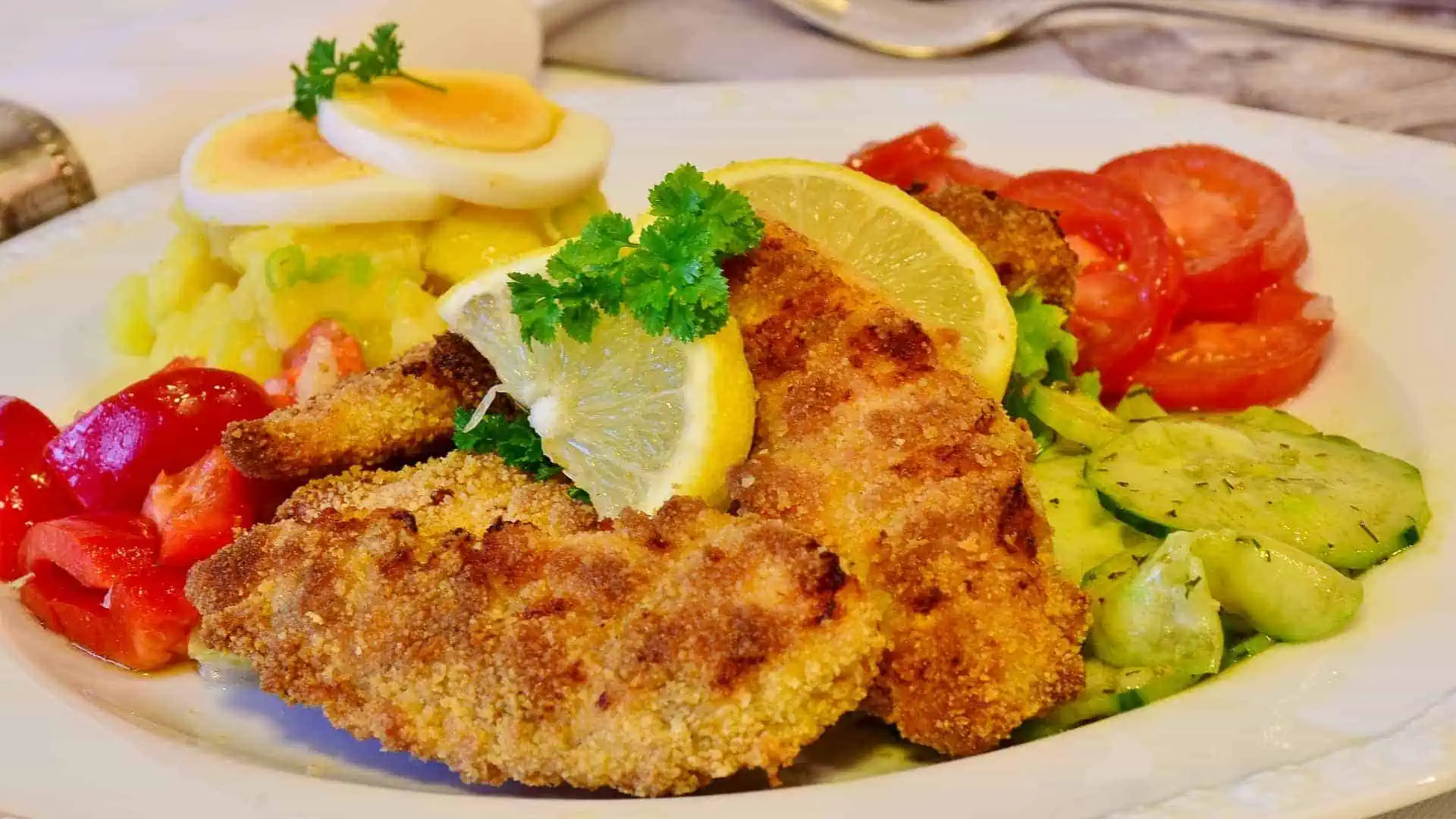 Wirthsaus-zum-faulen-pelz-ueberlingen-bodensee-schnitzel-3779726_1920
